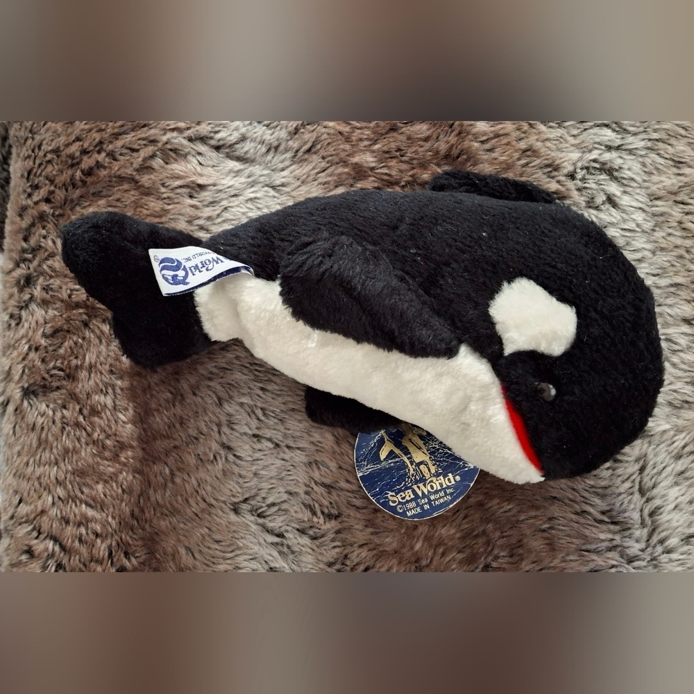 Vintage Seaworld orca wale push please See Pics dose have 2 small spots. - Picture 1 of 5